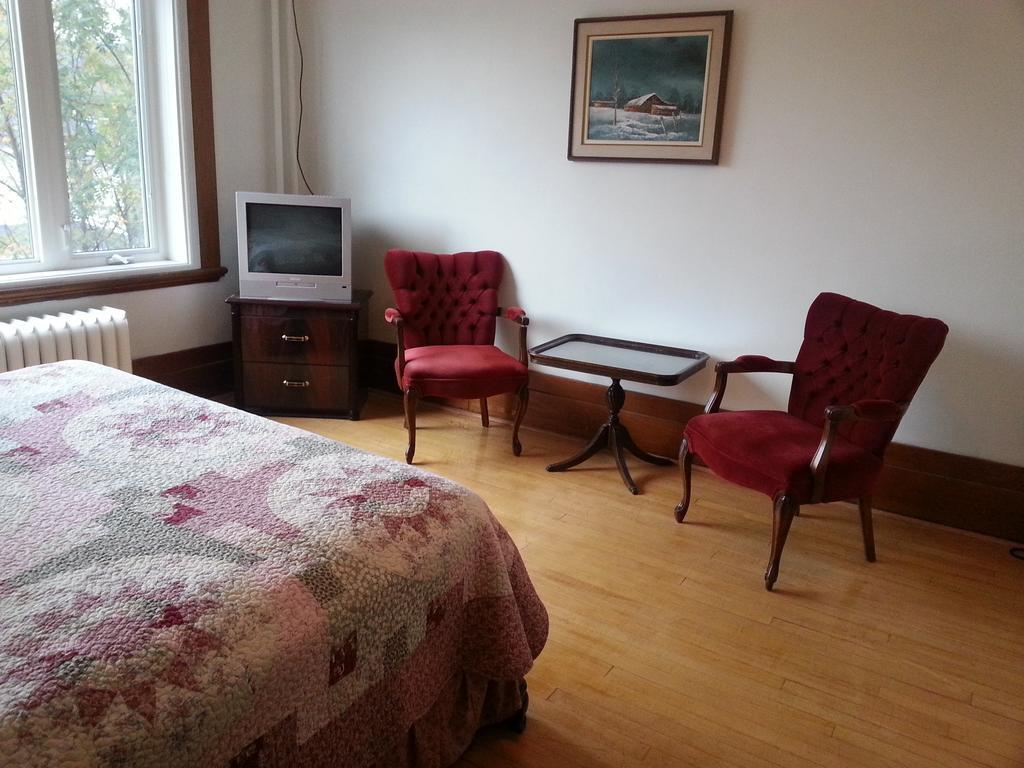 Le Petit Chateau Montebello B&B 객실 사진
