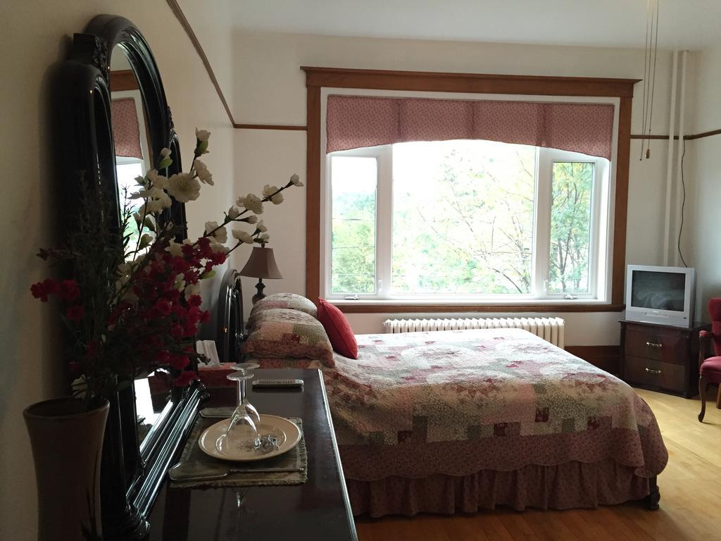 Le Petit Chateau Montebello B&B 객실 사진