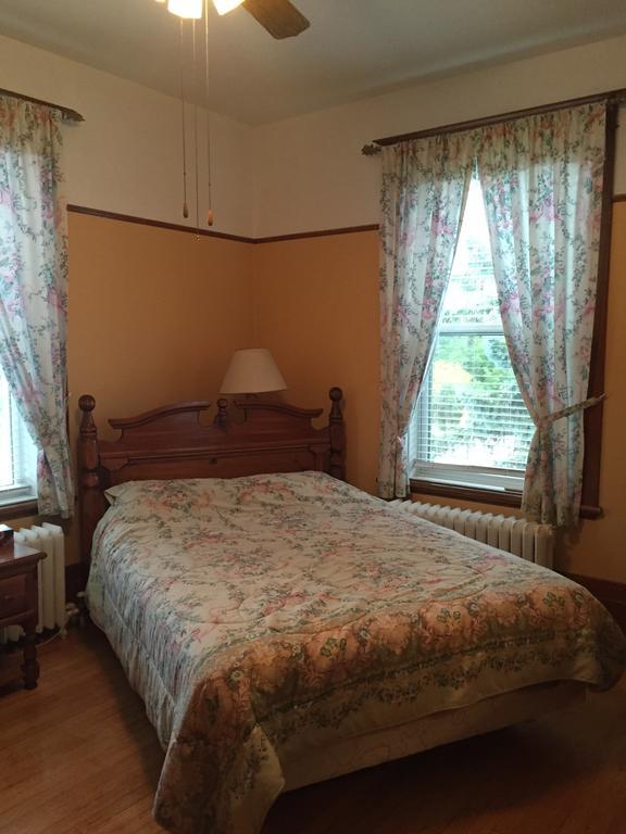 Le Petit Chateau Montebello B&B 객실 사진