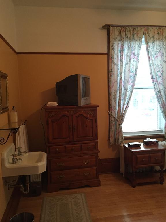 Le Petit Chateau Montebello B&B 객실 사진