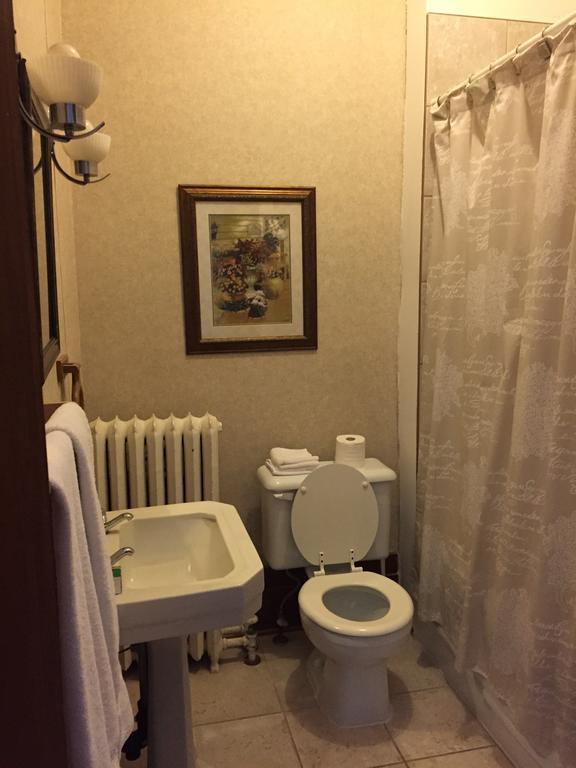 Le Petit Chateau Montebello B&B 객실 사진